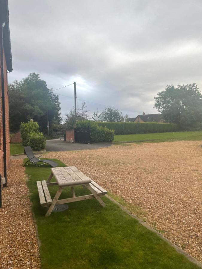 Dairy Farm Guest House Crewe Exterior photo